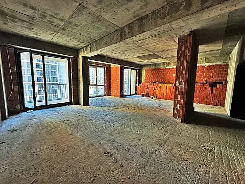 Satılır 4 otaqlı mənzil 172.8 m²
