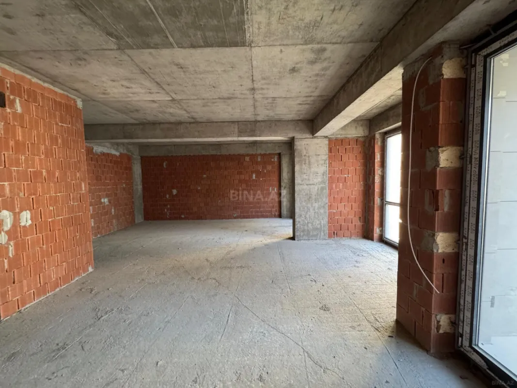 Satılır 4 otaqlı mənzil 172.8 m²