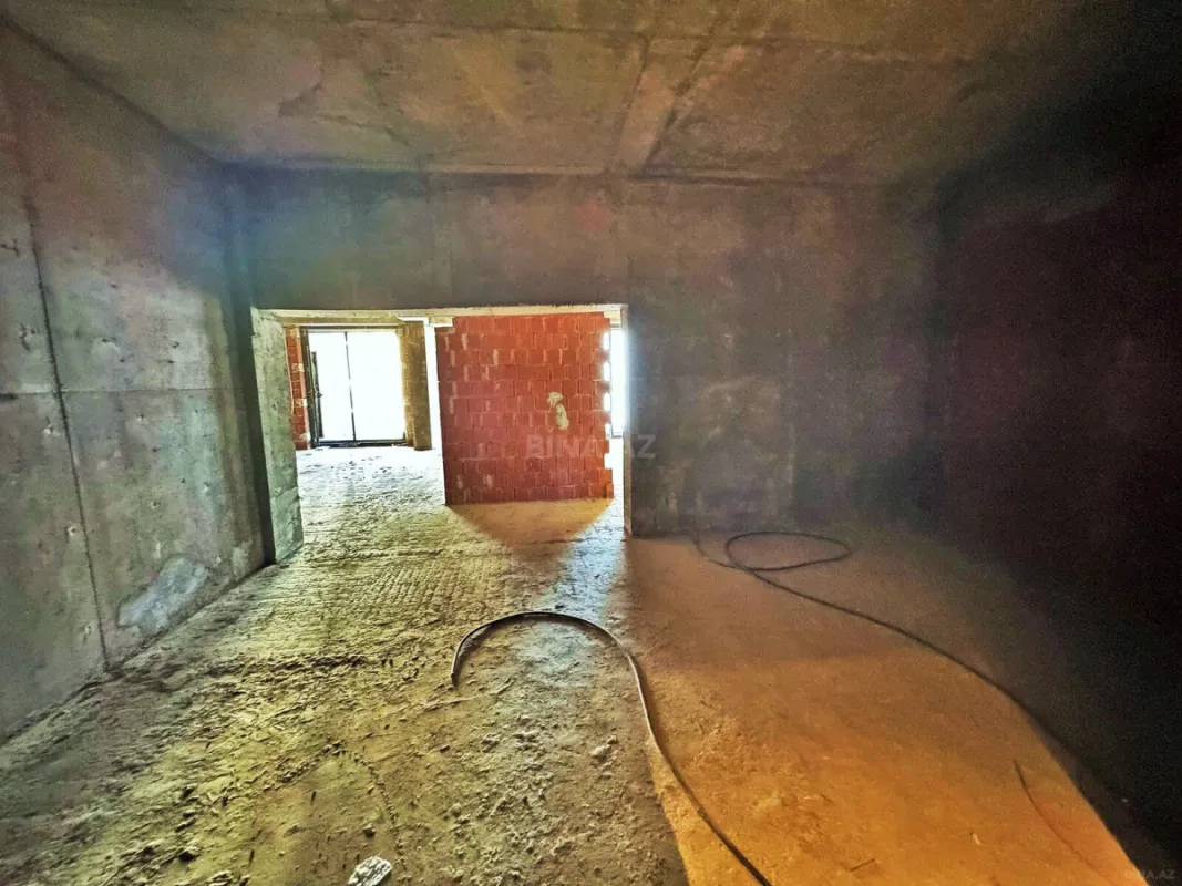 Satılır 4 otaqlı mənzil 172.8 m²