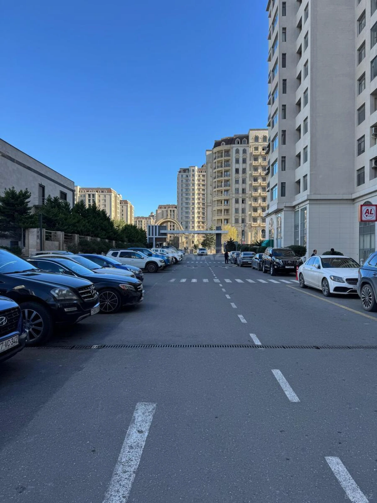 Satılır 4 otaqlı mənzil 172.8 m²