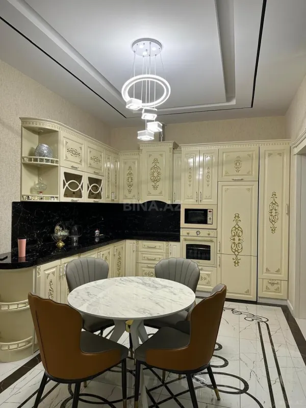 Kirayə verilir 3 otaqlı mənzil 120 m²