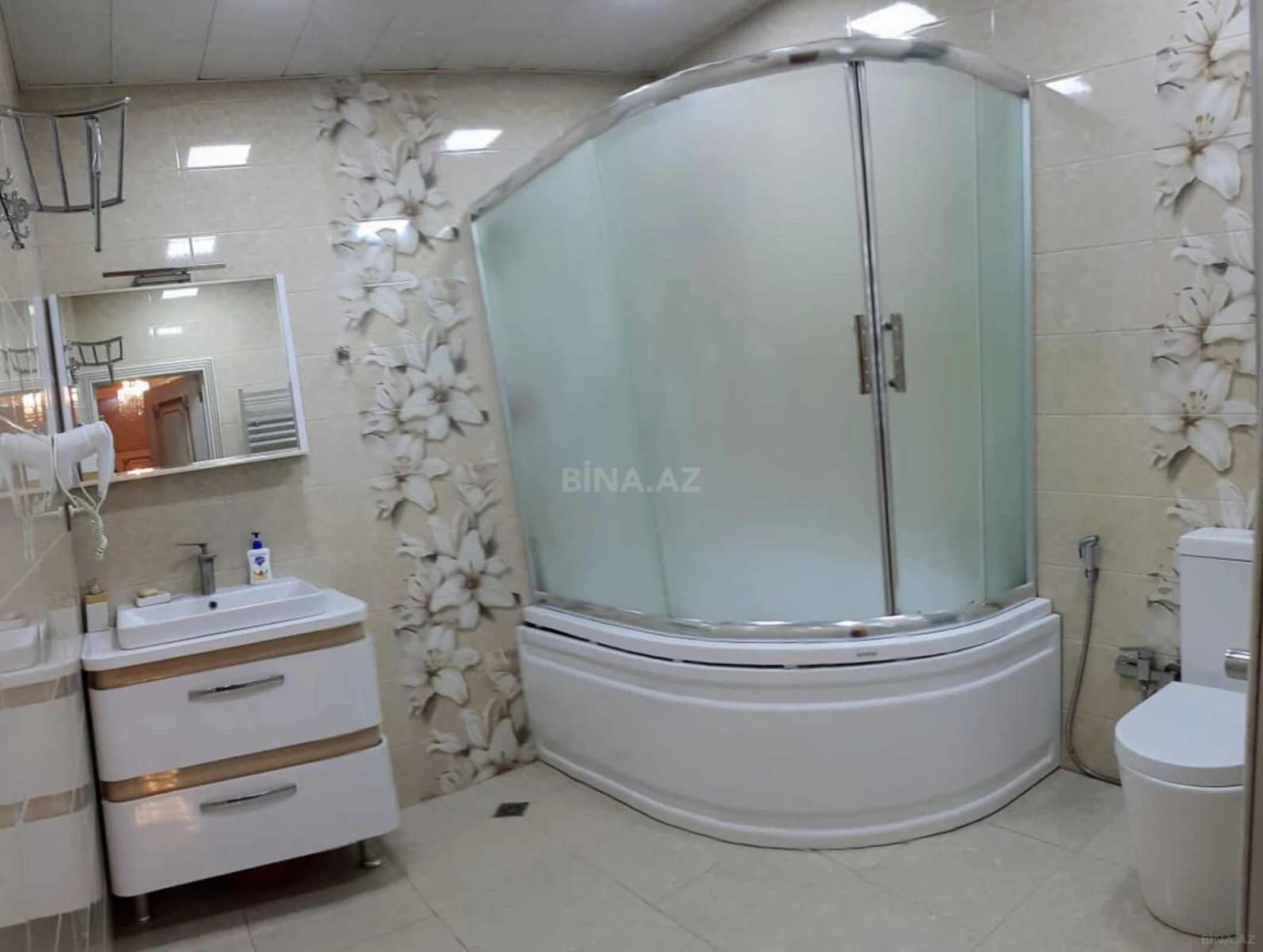 Satılır 4 otaqlı mənzil 167 m²