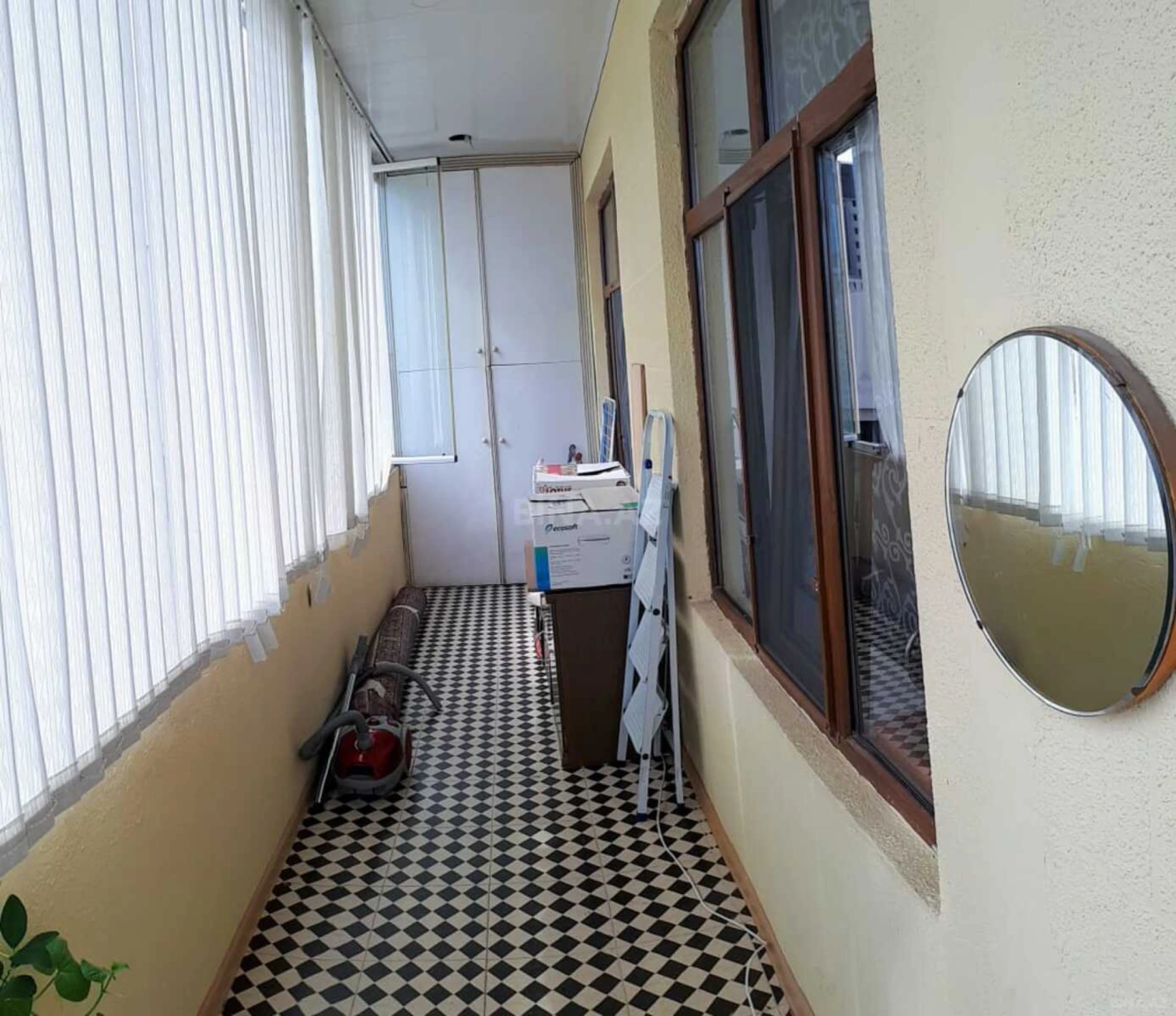 Satılır 4 otaqlı mənzil 167 m²