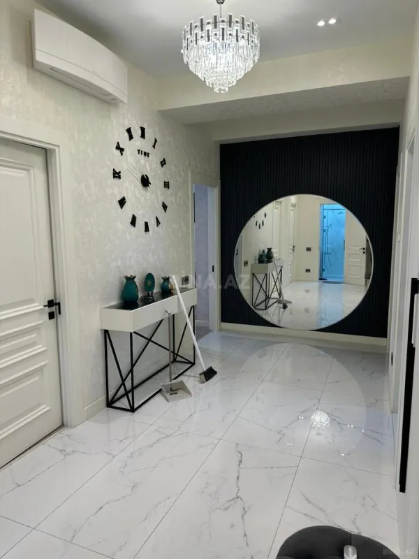Kirayə verilir 4 otaqlı mənzil 141 m²
