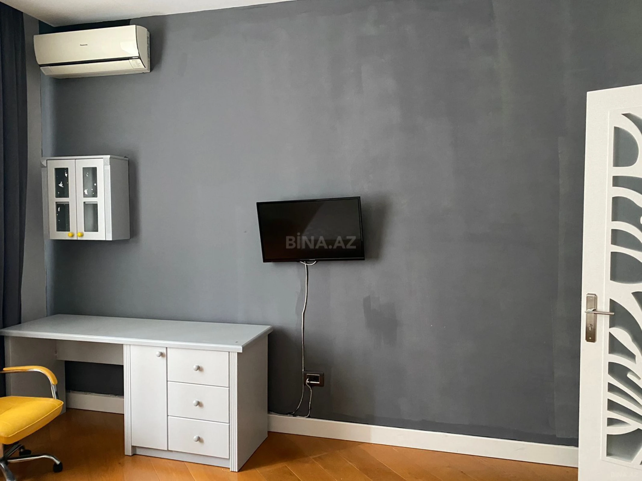 Satılır 4 otaqlı mənzil 240 m²