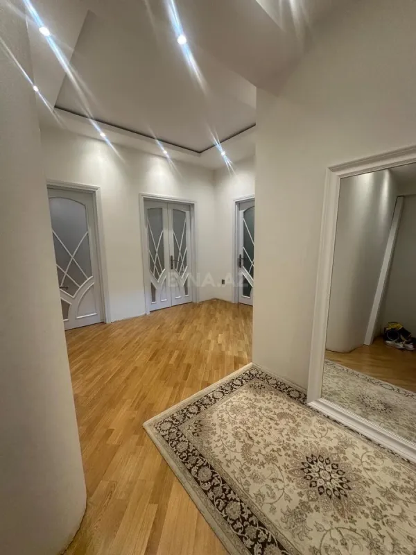 Satılır 2 otaqlı mənzil 103 m²