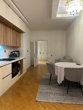 Satılır 2 otaqlı mənzil 103 m²