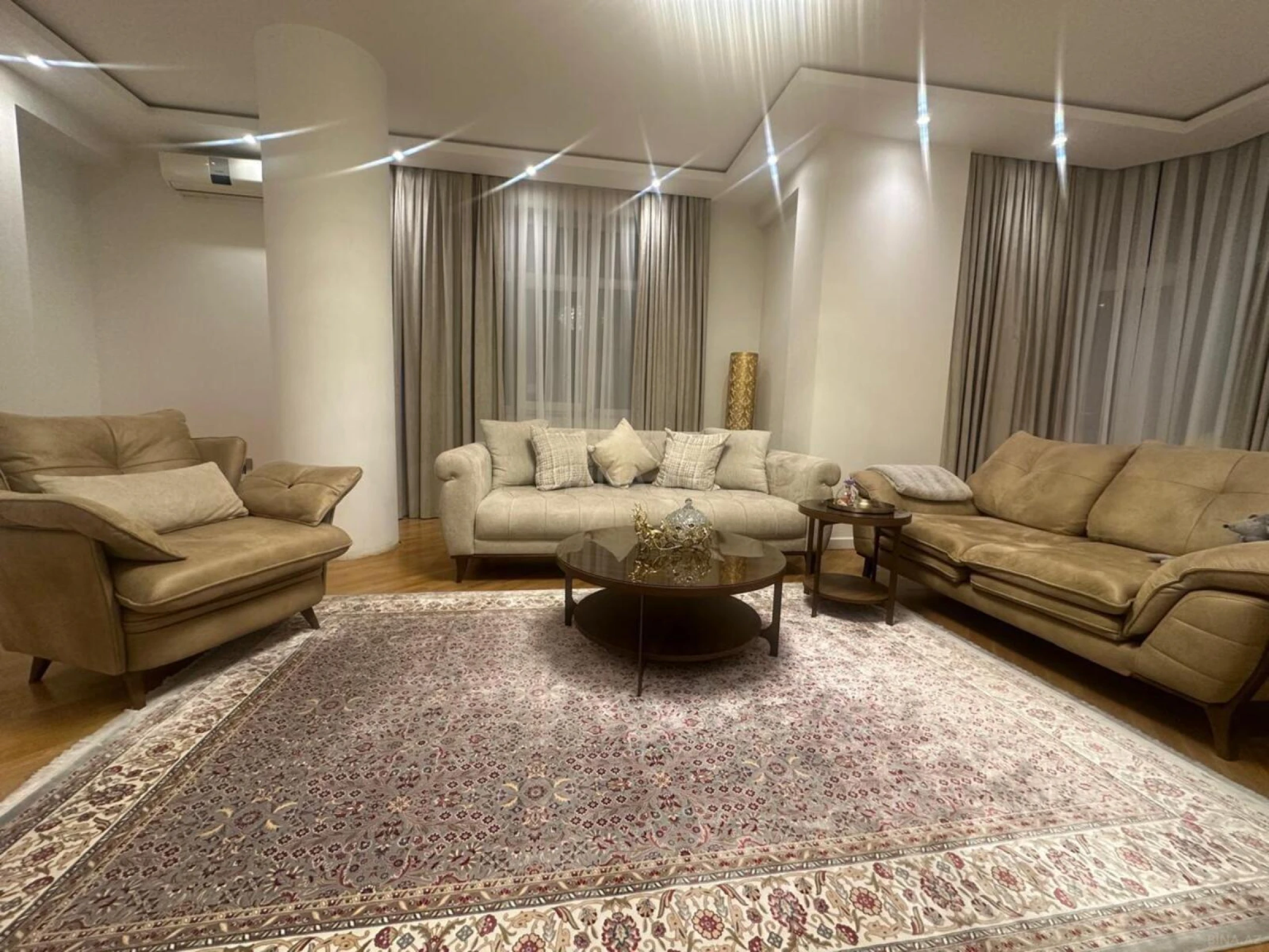 Satılır 2 otaqlı mənzil 103 m²