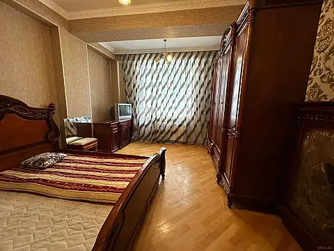 Satılır 2 otaqlı mənzil 88 m²