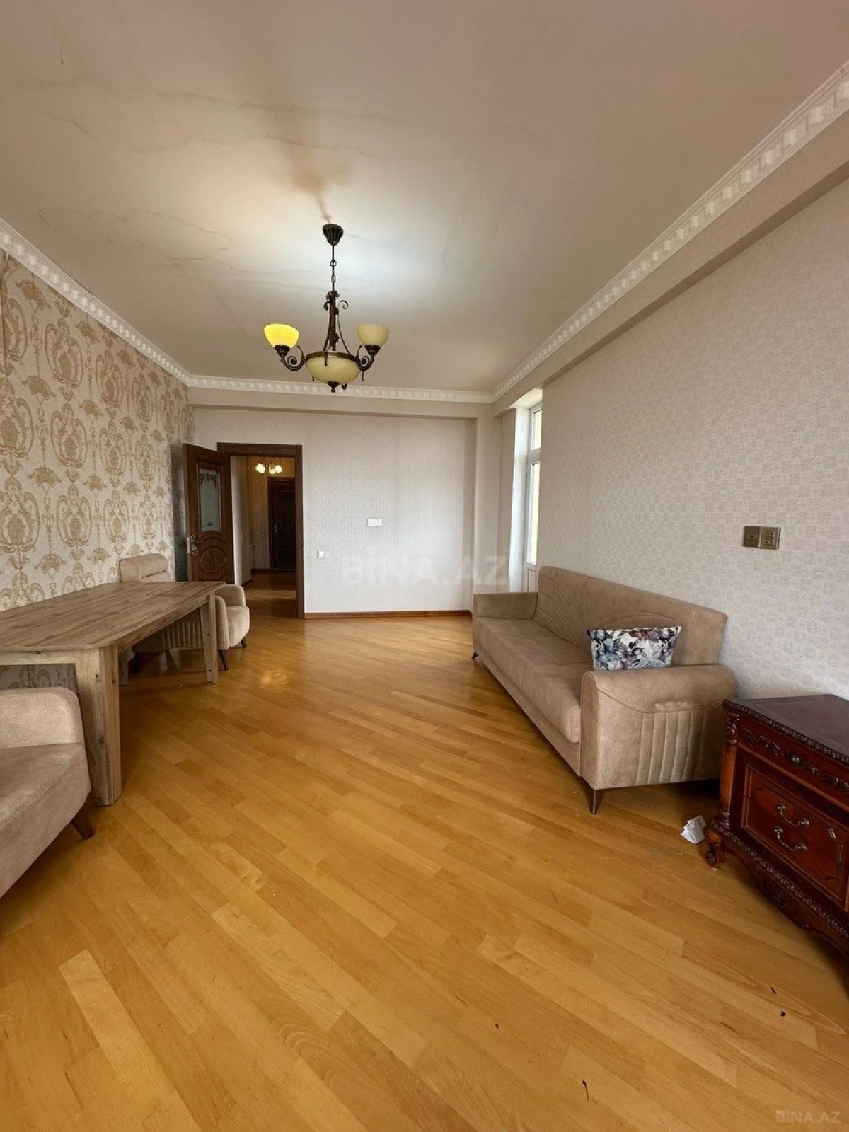 Satılır 2 otaqlı mənzil 88 m²