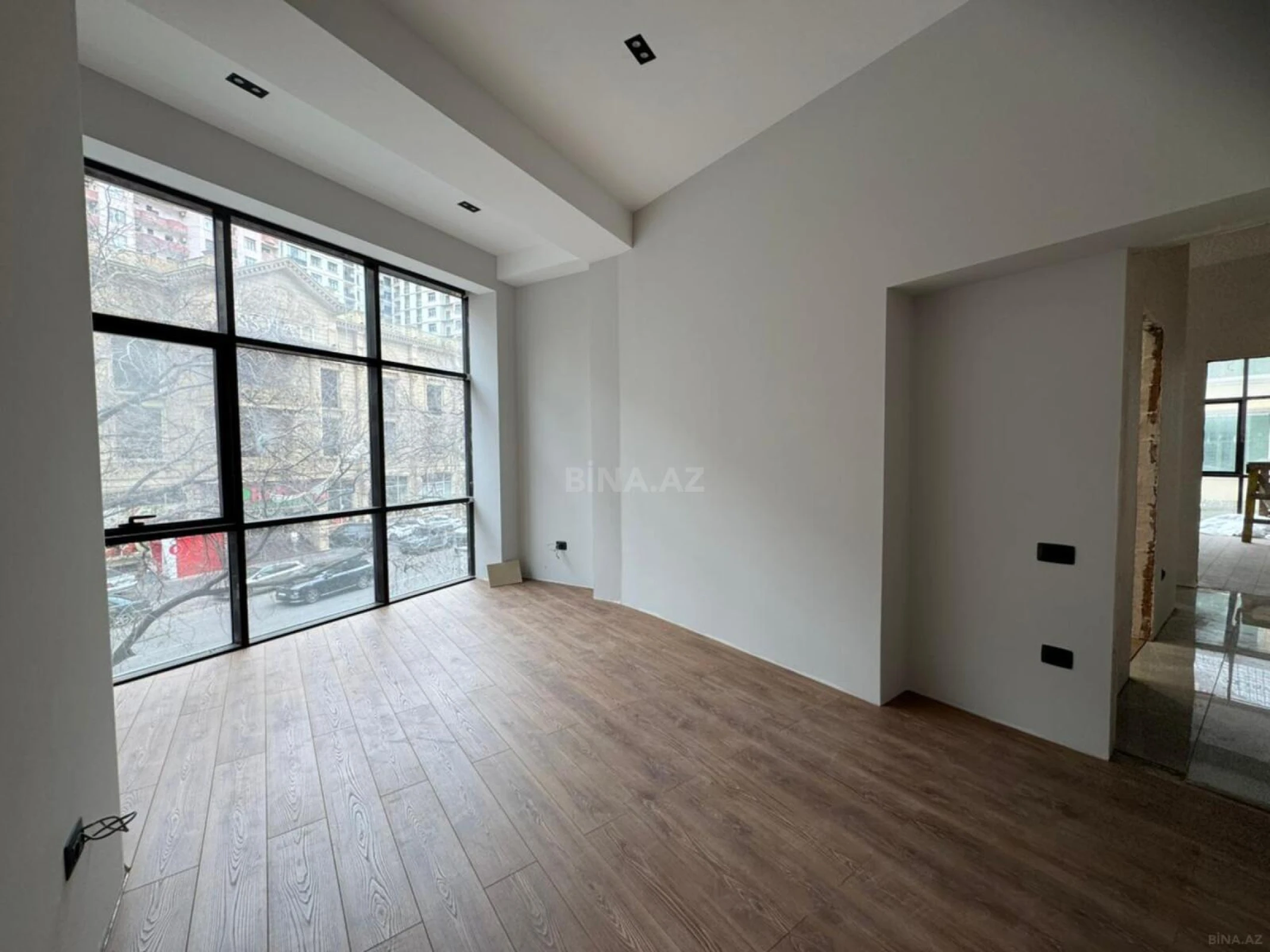 Kirayə verilir 5 otaqlı ofis 180 m²