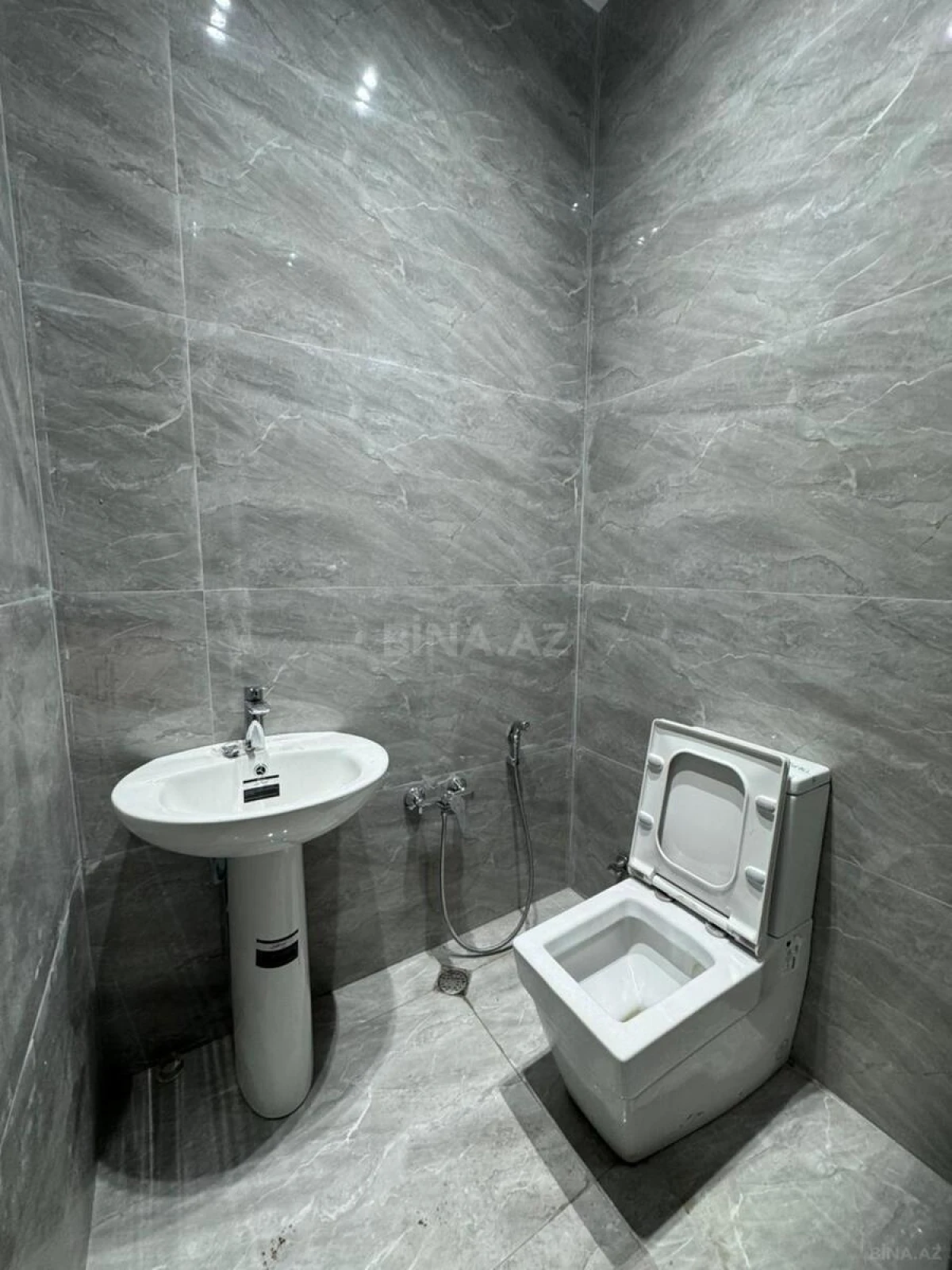 Kirayə verilir 5 otaqlı ofis 180 m²