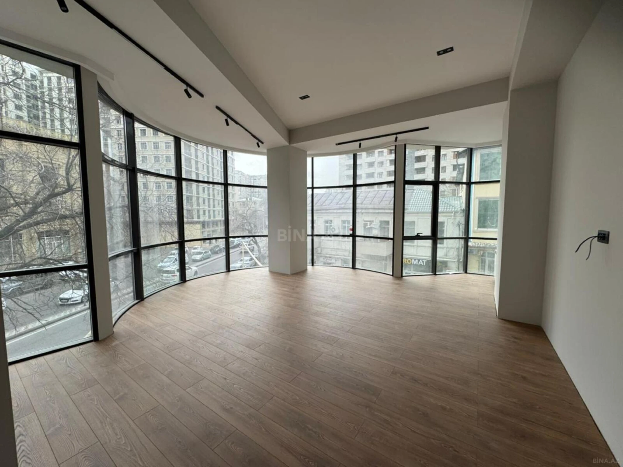 Kirayə verilir 5 otaqlı ofis 180 m²