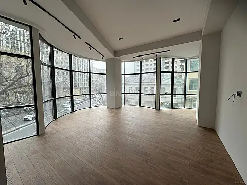 Kirayə verilir 5 otaqlı ofis 180 m²