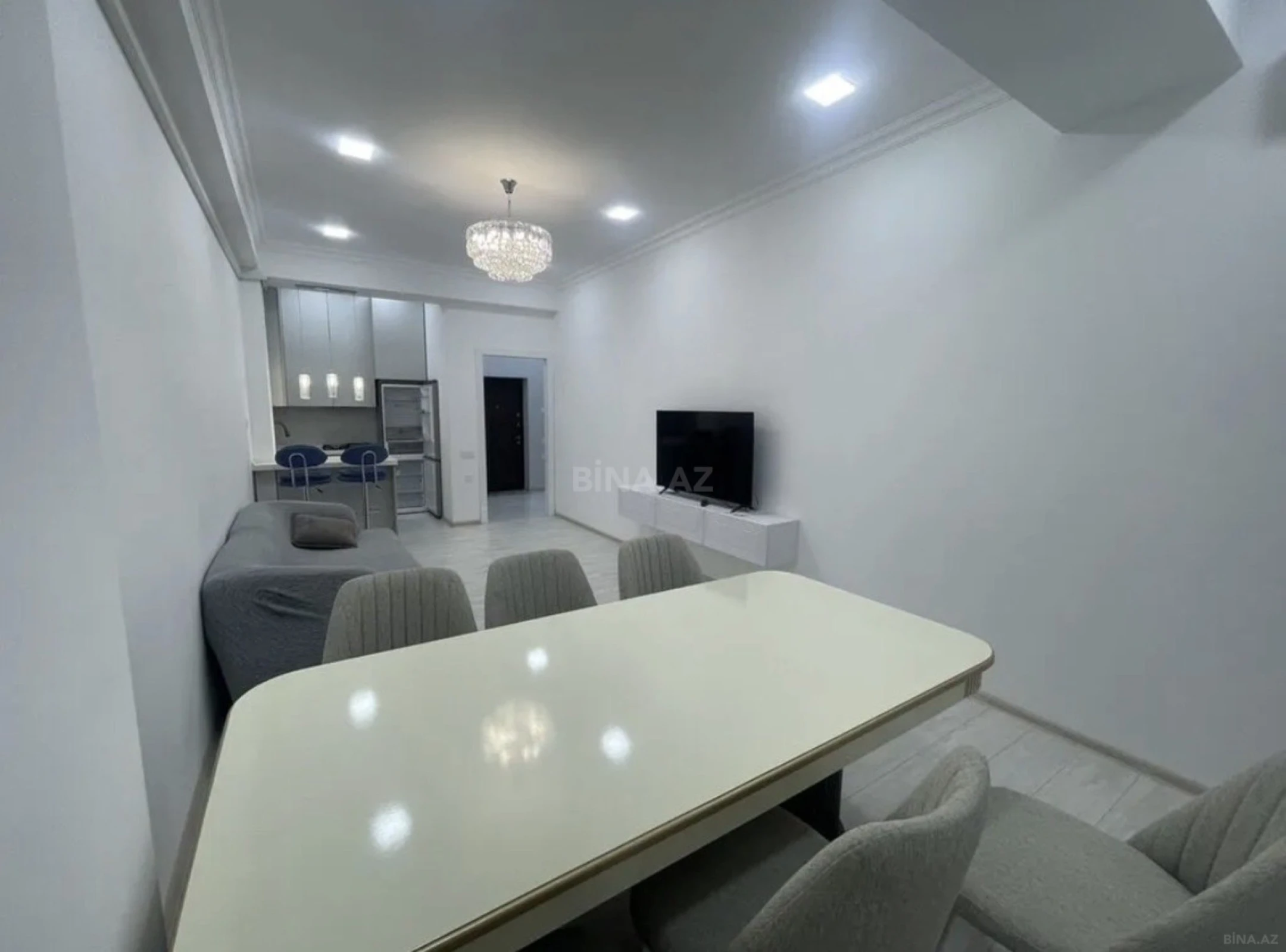 Kirayə verilir 2 otaqlı mənzil 60 m²