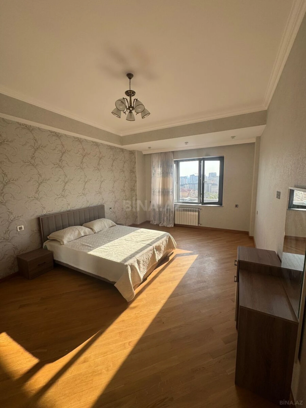 Kirayə verilir 3 otaqlı mənzil 140 m²