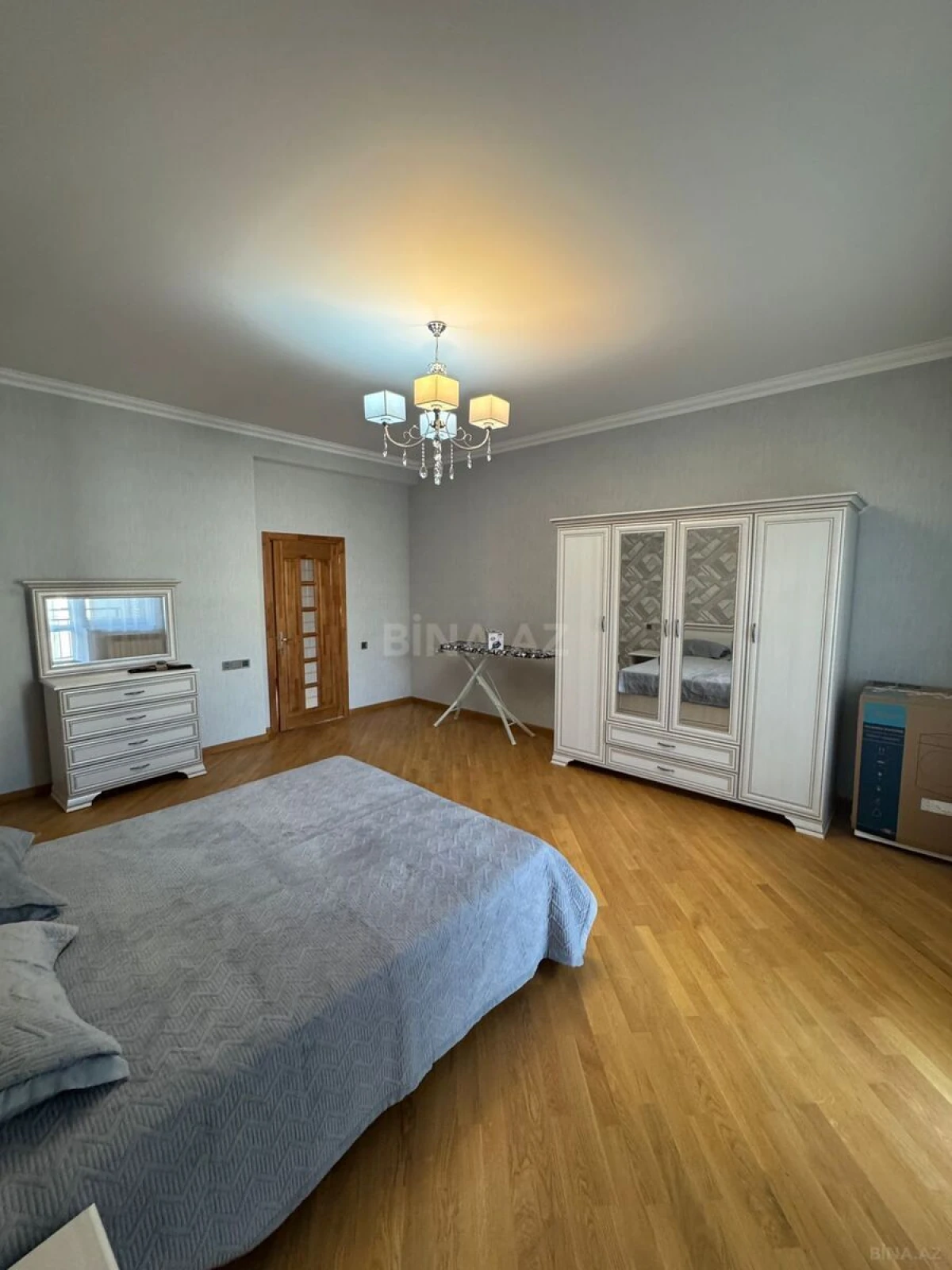 Kirayə verilir 3 otaqlı mənzil 140 m²