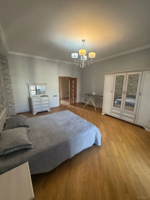 Kirayə verilir 3 otaqlı mənzil 140 m²