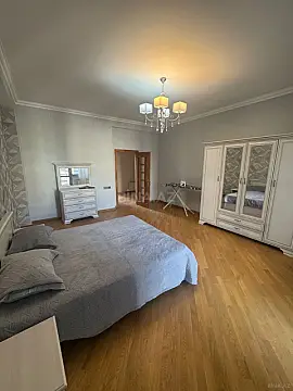 Kirayə verilir 3 otaqlı mənzil 140 m²