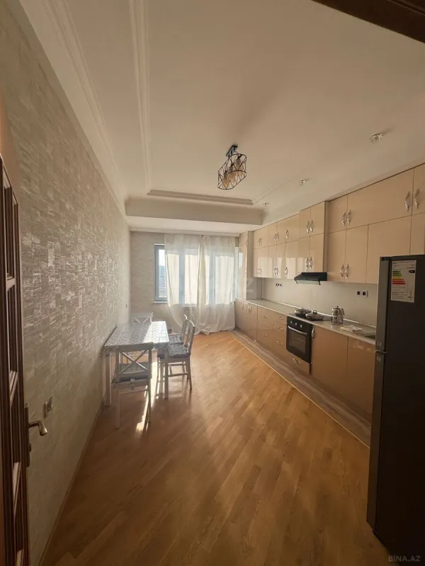 Kirayə verilir 3 otaqlı mənzil 140 m²