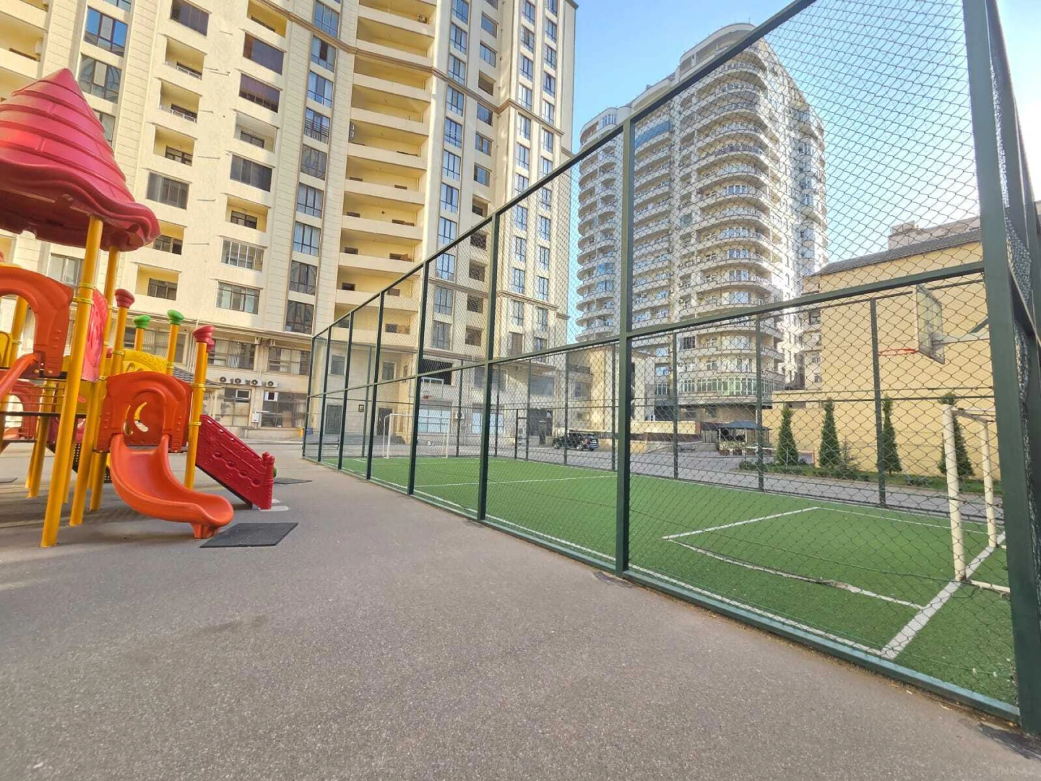 Satılır 3 otaqlı mənzil 148 m²