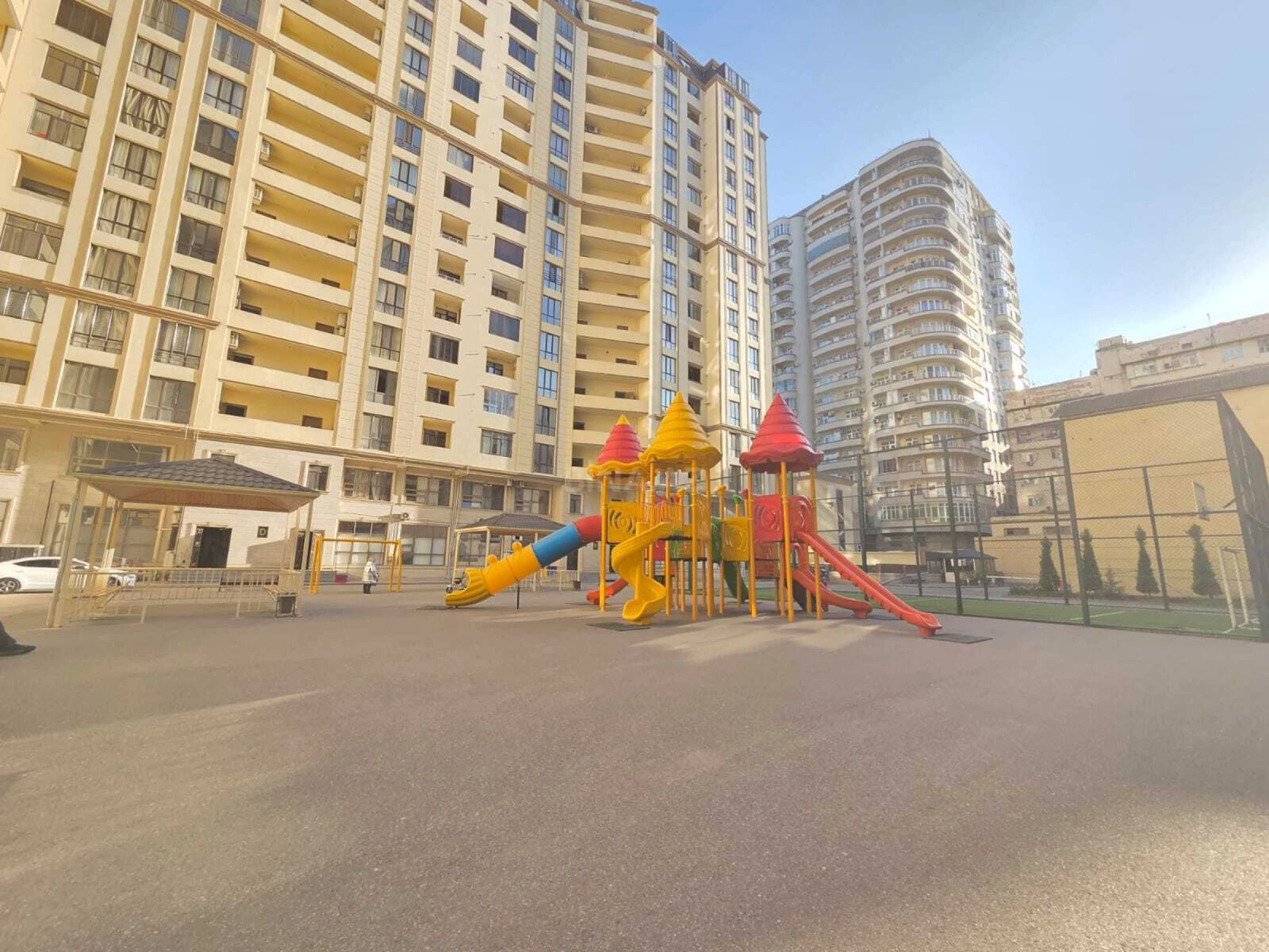 Satılır 3 otaqlı mənzil 148 m²