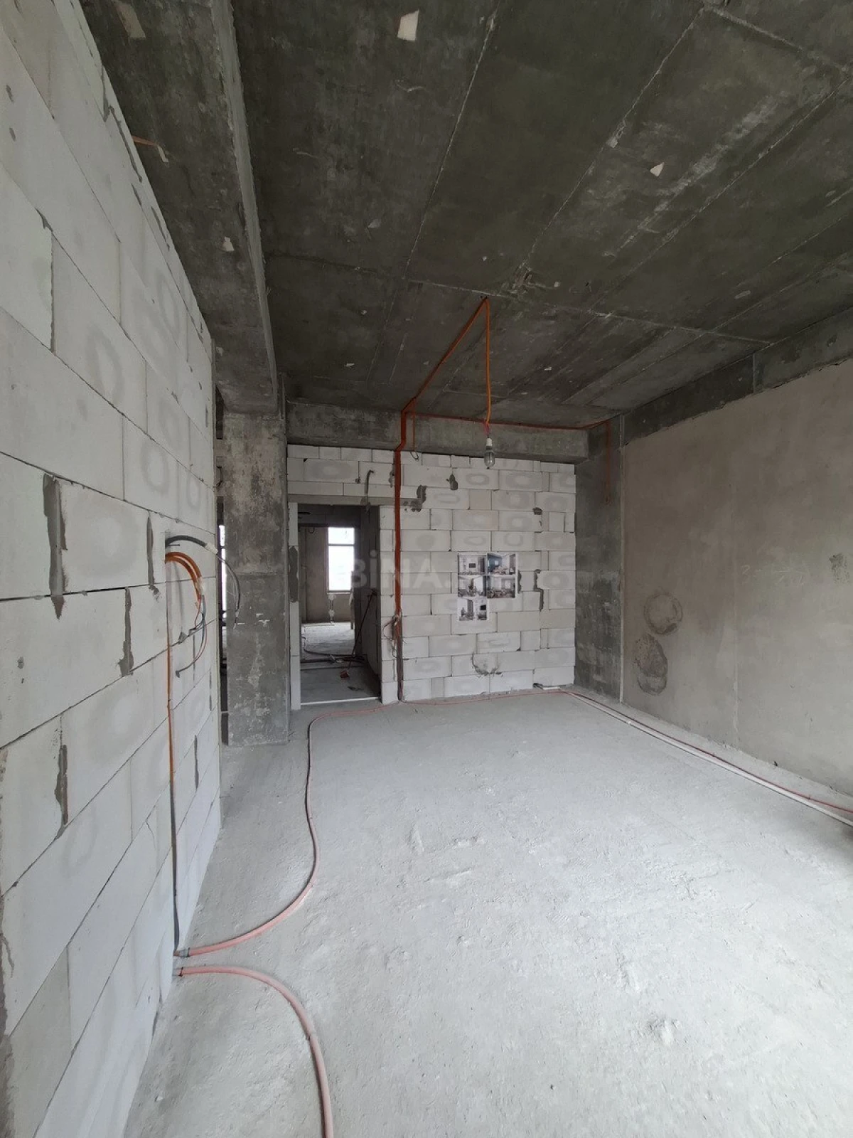 Satılır 4 otaqlı mənzil 140 m²