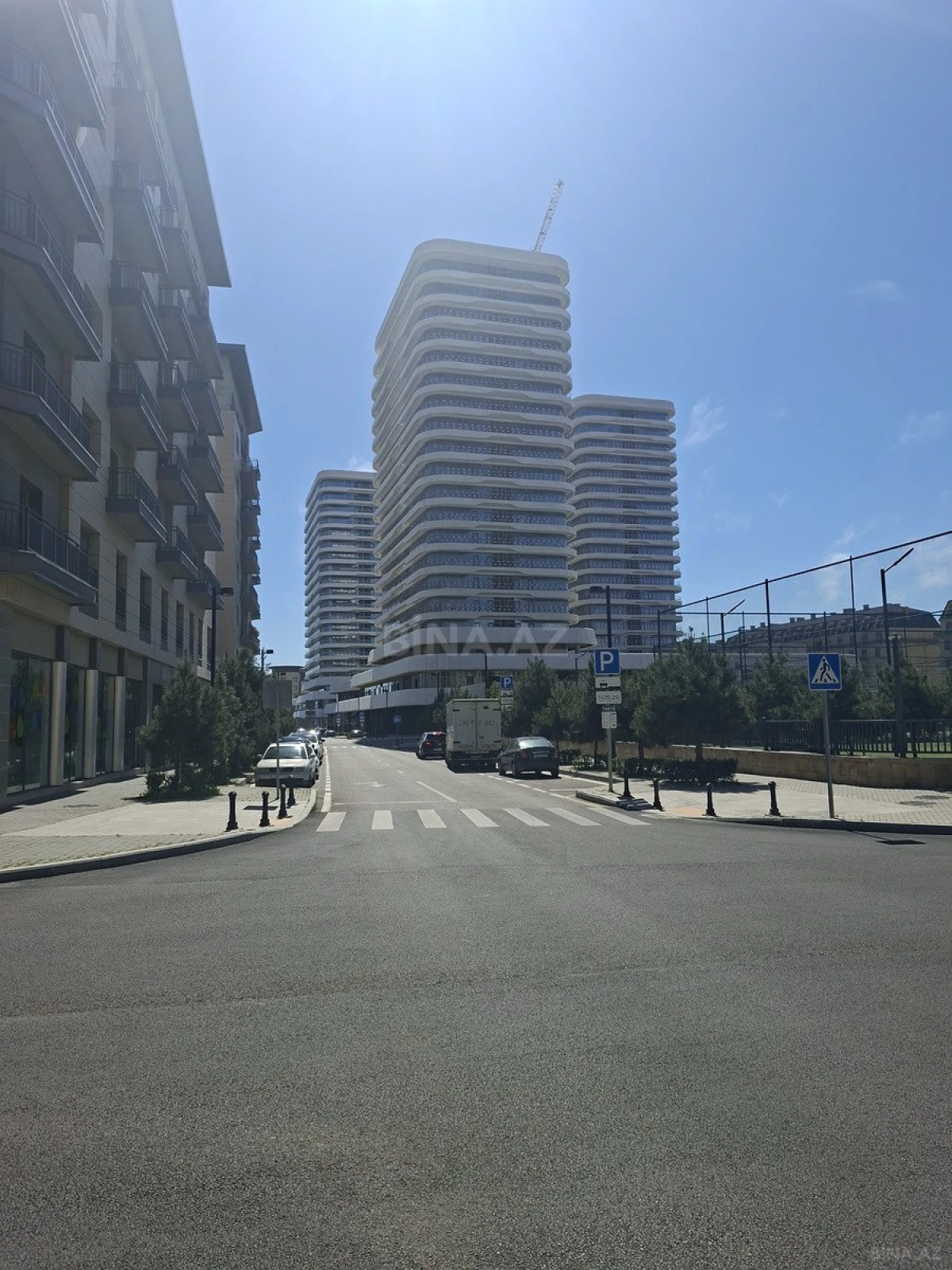 Satılır 4 otaqlı mənzil 140 m²