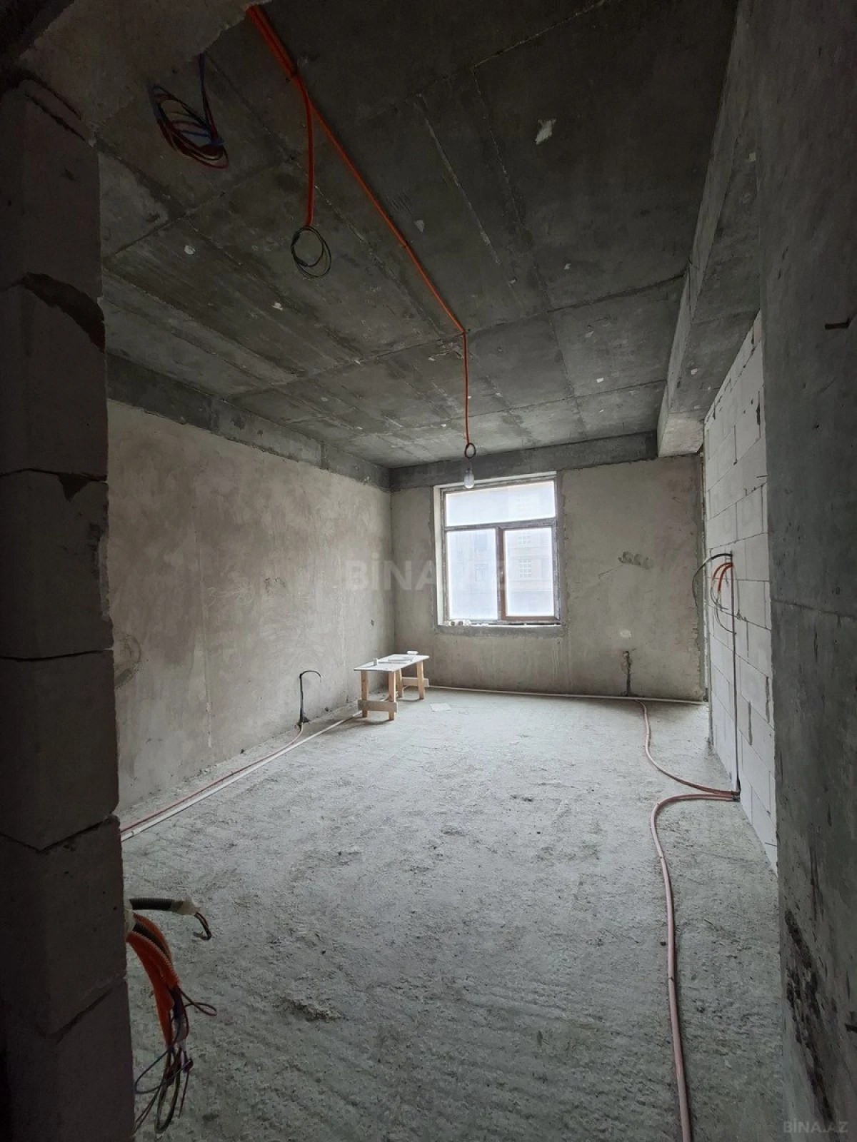 Satılır 4 otaqlı mənzil 140 m²
