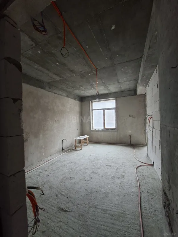 Satılır 4 otaqlı mənzil 140 m²