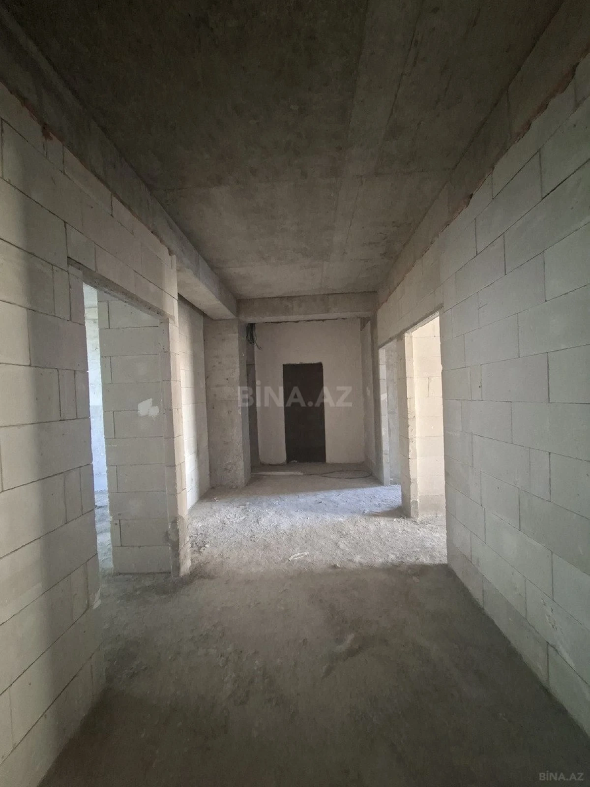 Satılır 4 otaqlı mənzil 140 m²