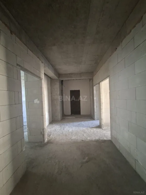 Satılır 4 otaqlı mənzil 140 m²