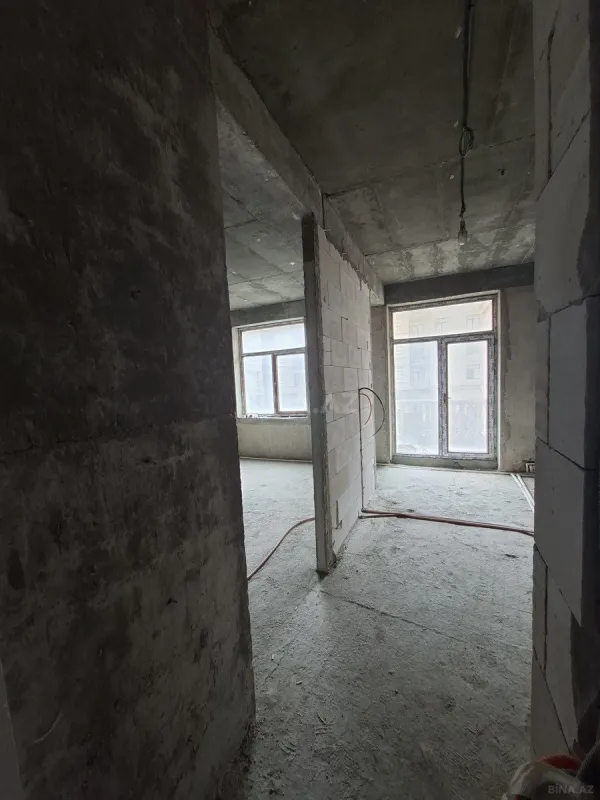 Satılır 4 otaqlı mənzil 140 m²