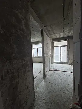 Satılır 4 otaqlı mənzil 140 m²