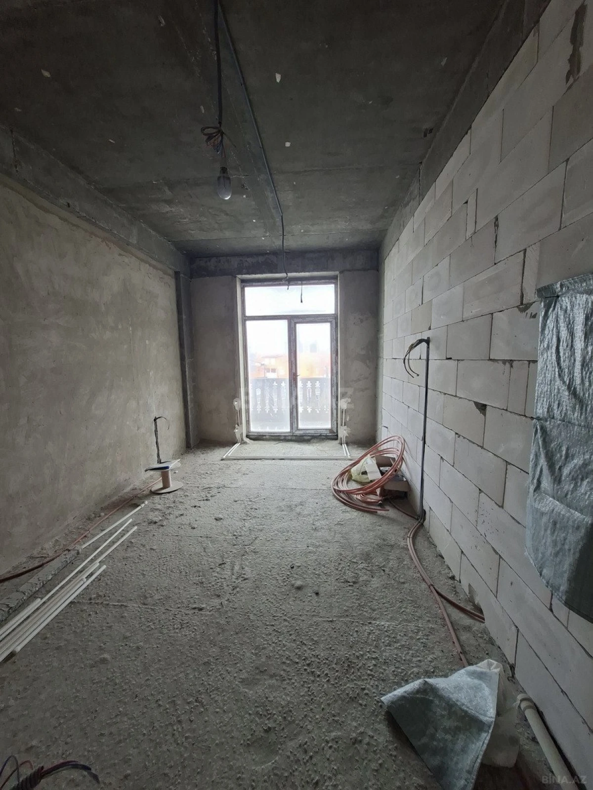 Satılır 4 otaqlı mənzil 140 m²