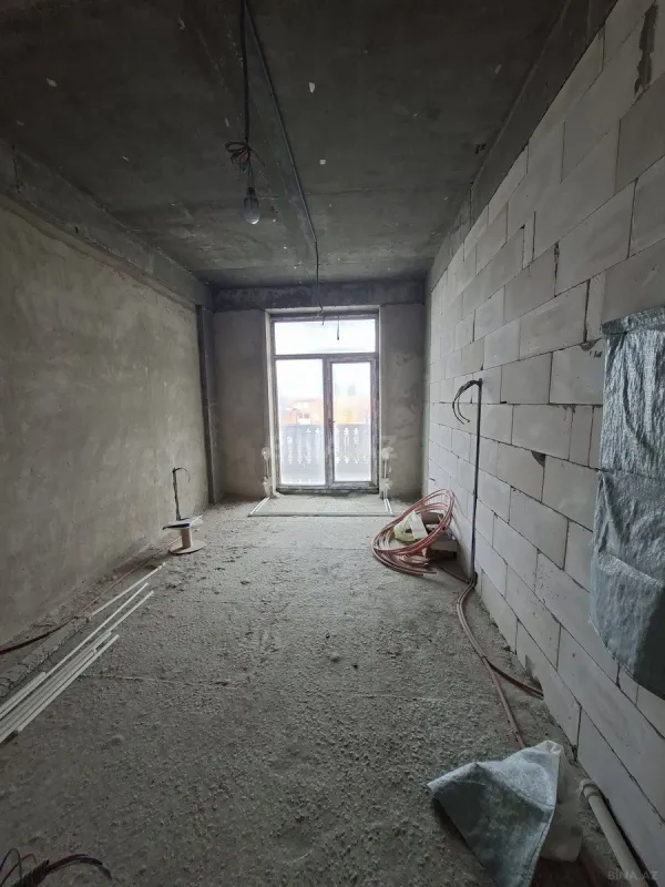 Satılır 4 otaqlı mənzil 140 m²