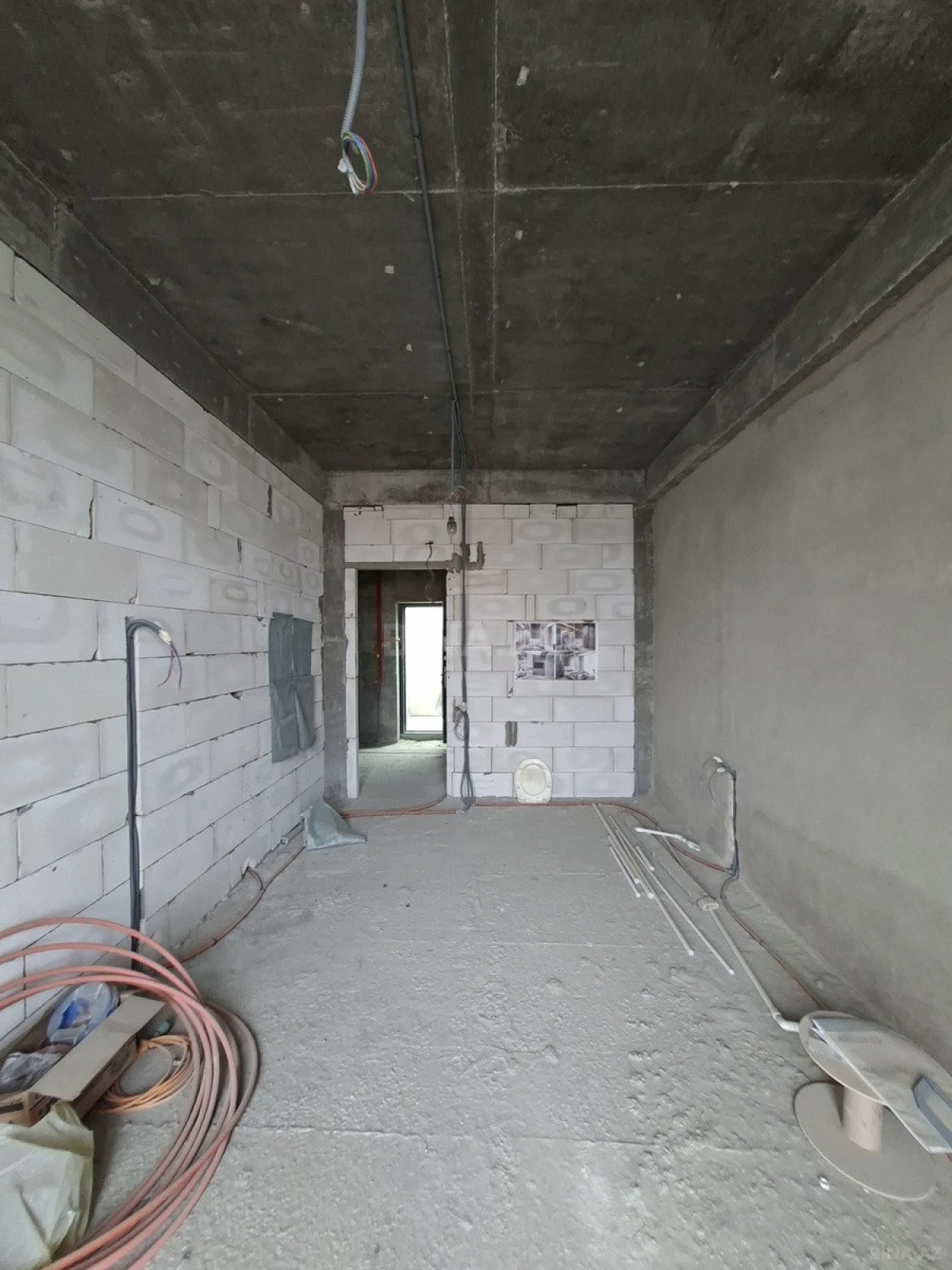 Satılır 4 otaqlı mənzil 140 m²