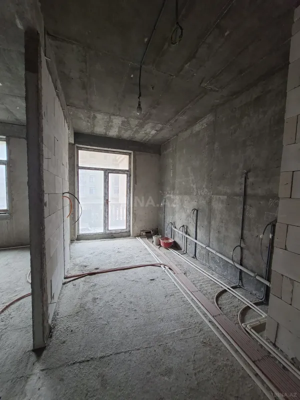 Satılır 4 otaqlı mənzil 140 m²