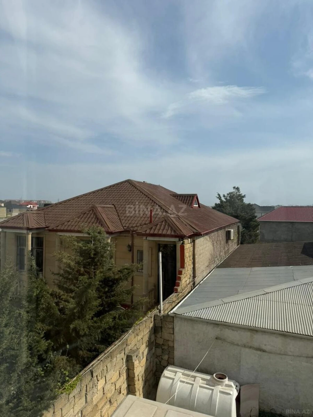 Satılır 5 otaqlı həyət evi 185 m²