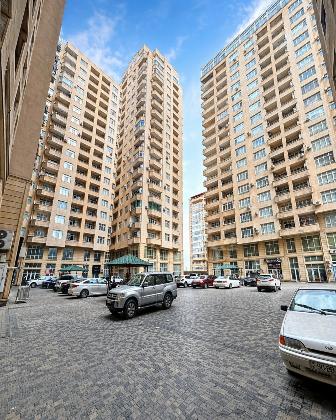 Kirayə verilir 3 otaqlı mənzil 150 m²