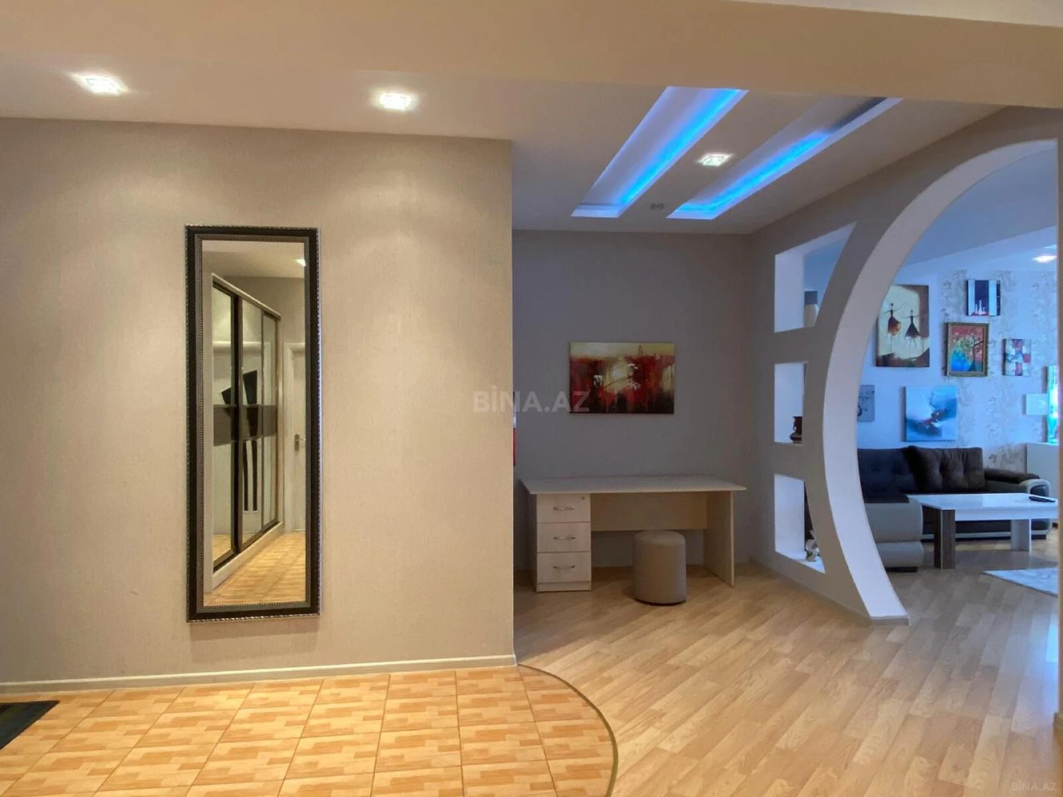 Kirayə verilir 3 otaqlı mənzil 150 m²