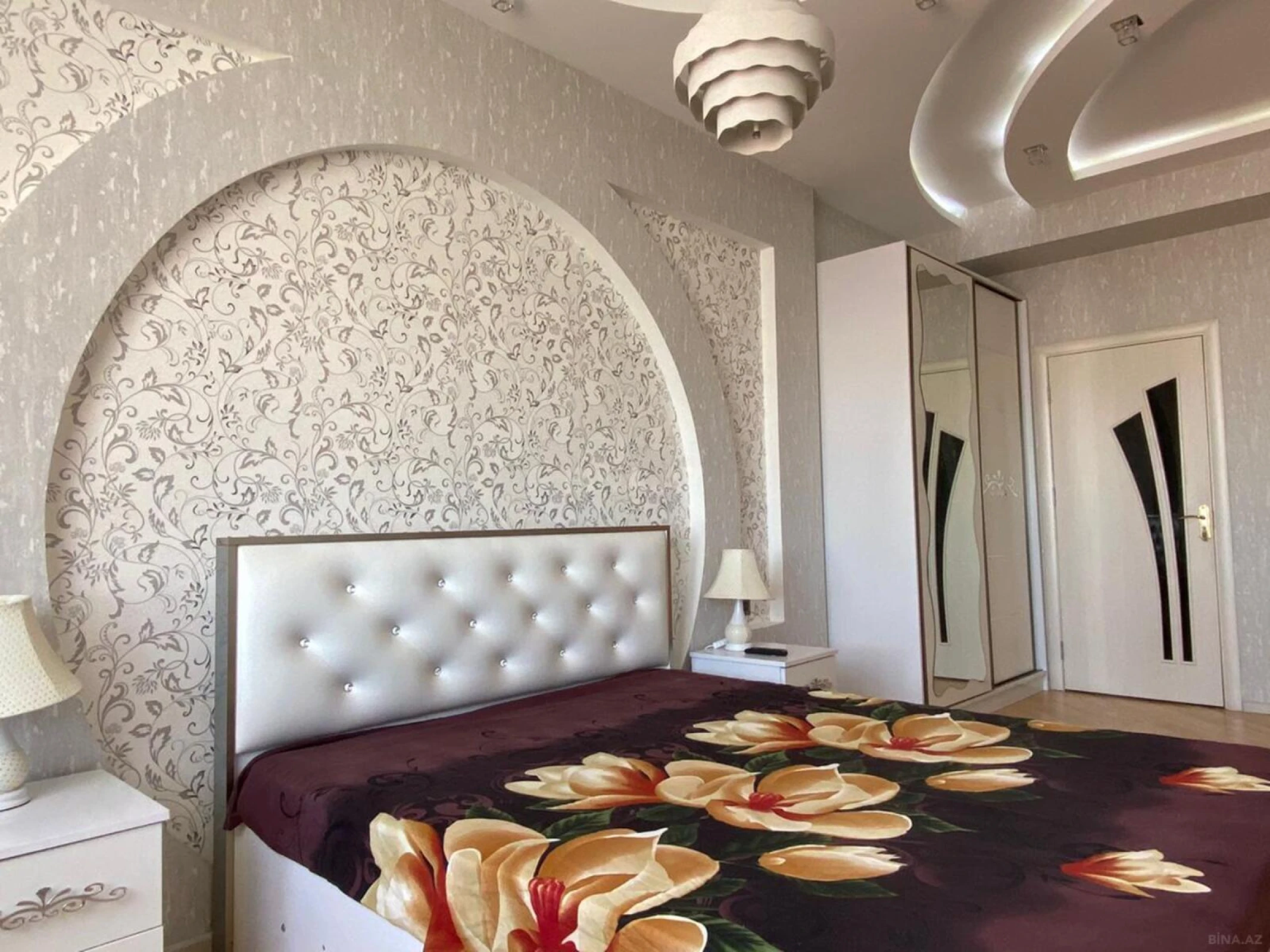 Kirayə verilir 3 otaqlı mənzil 150 m²