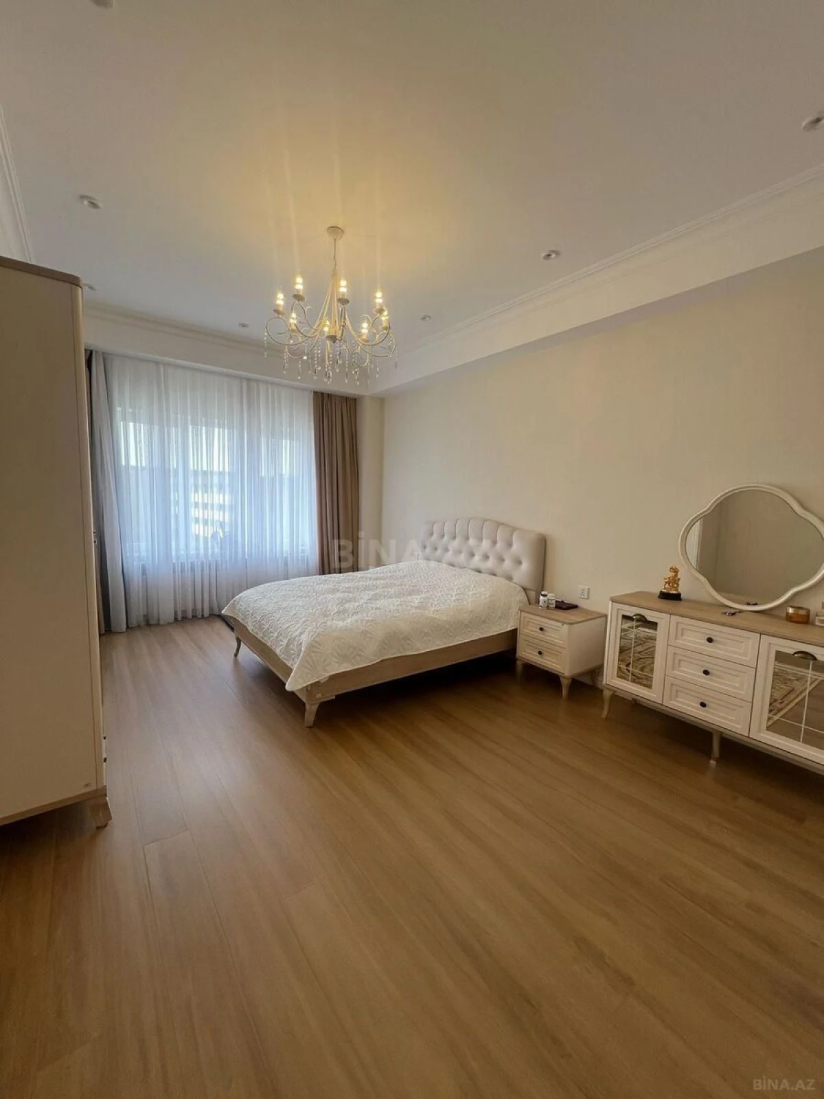 Kirayə verilir 3 otaqlı mənzil 130 m²