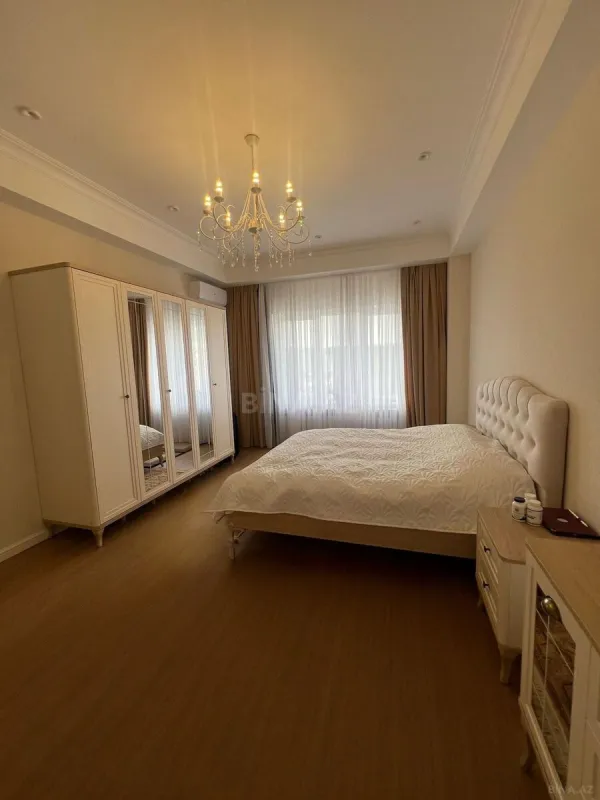 Kirayə verilir 3 otaqlı mənzil 130 m²