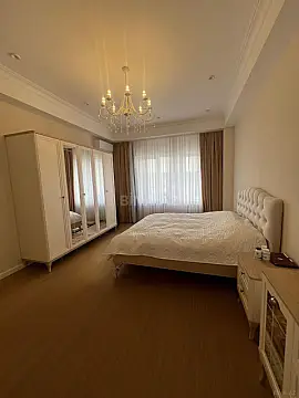 Kirayə verilir 3 otaqlı mənzil 130 m²