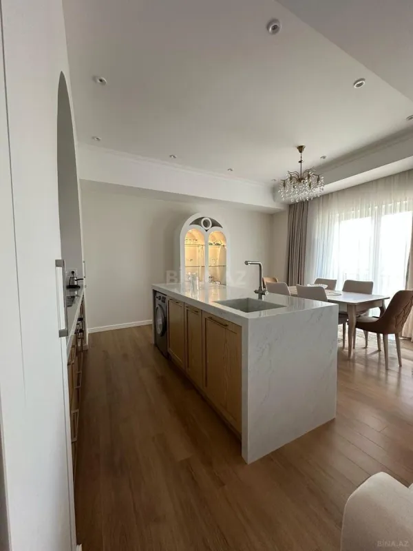 Kirayə verilir 3 otaqlı mənzil 130 m²