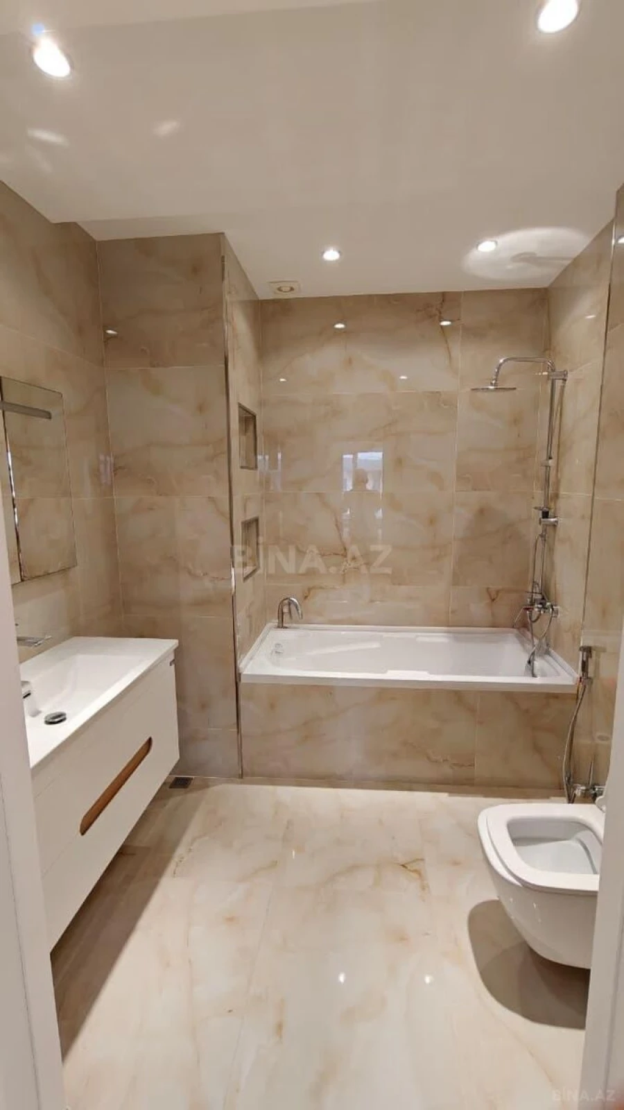 Kirayə verilir 3 otaqlı mənzil 130 m²