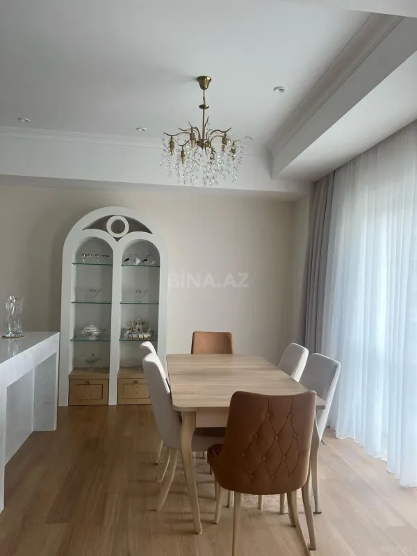 Kirayə verilir 3 otaqlı mənzil 130 m²