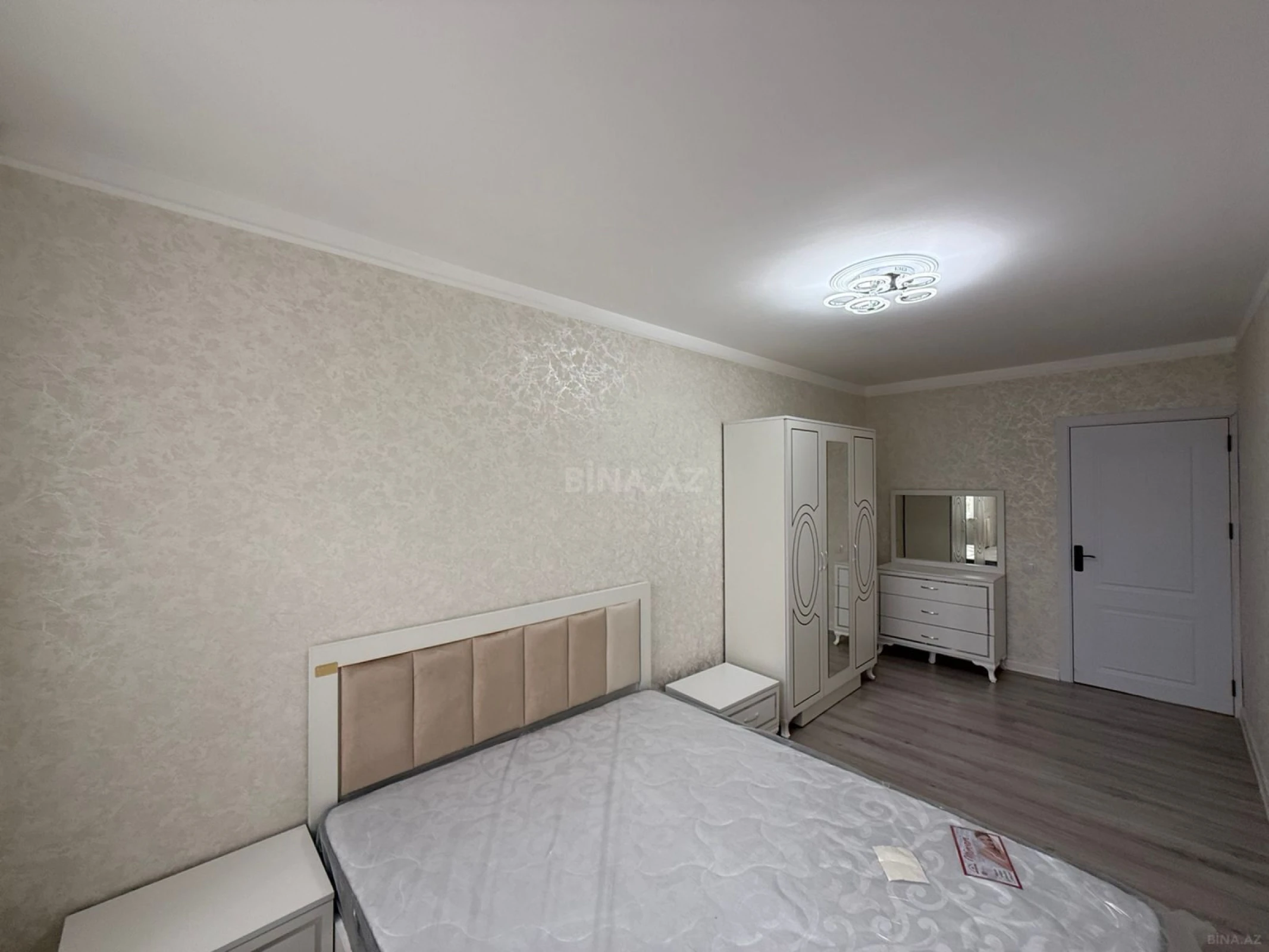 Satılır 2 otaqlı mənzil 55 m²