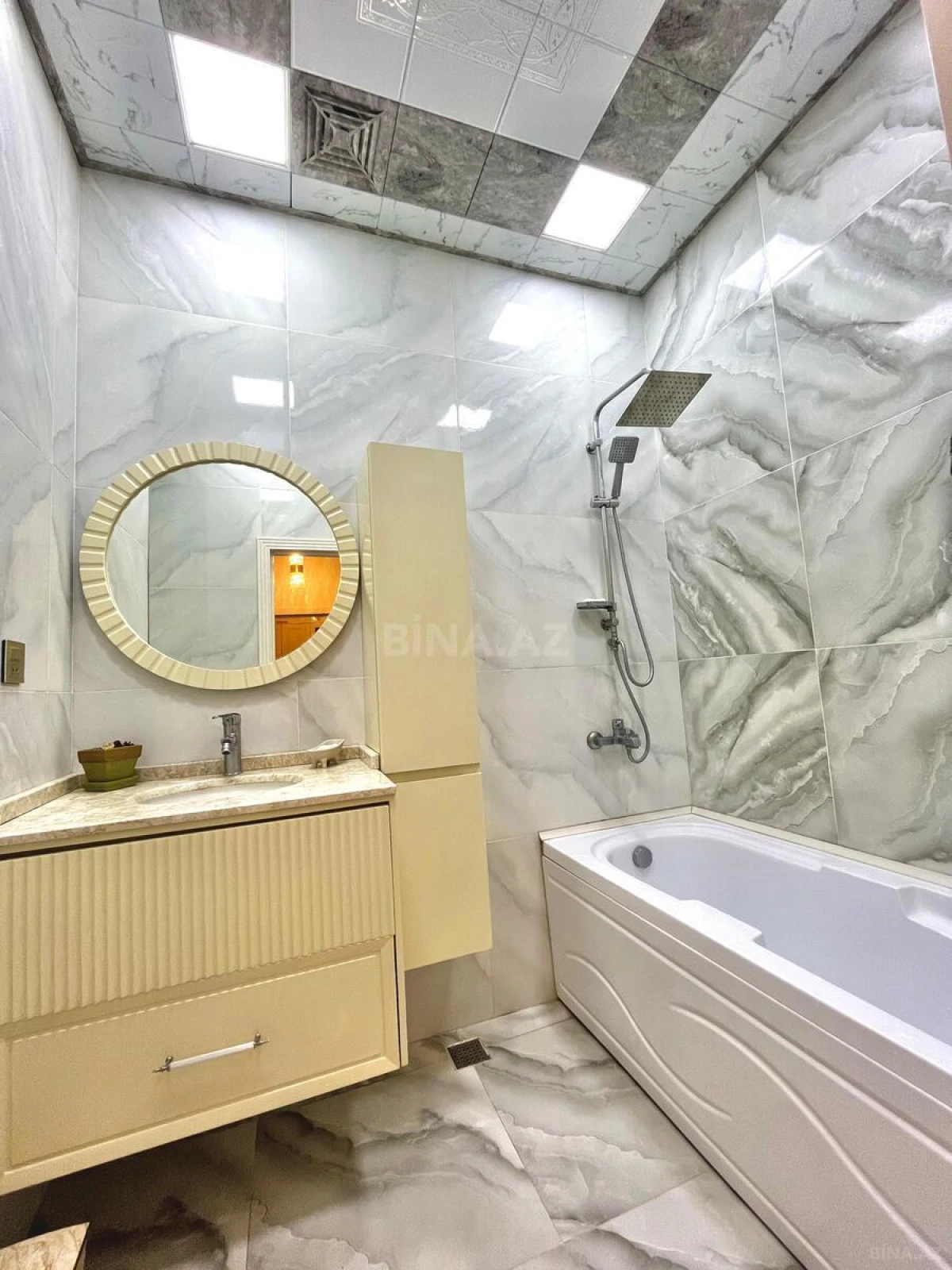 Satılır 2 otaqlı mənzil 90 m²